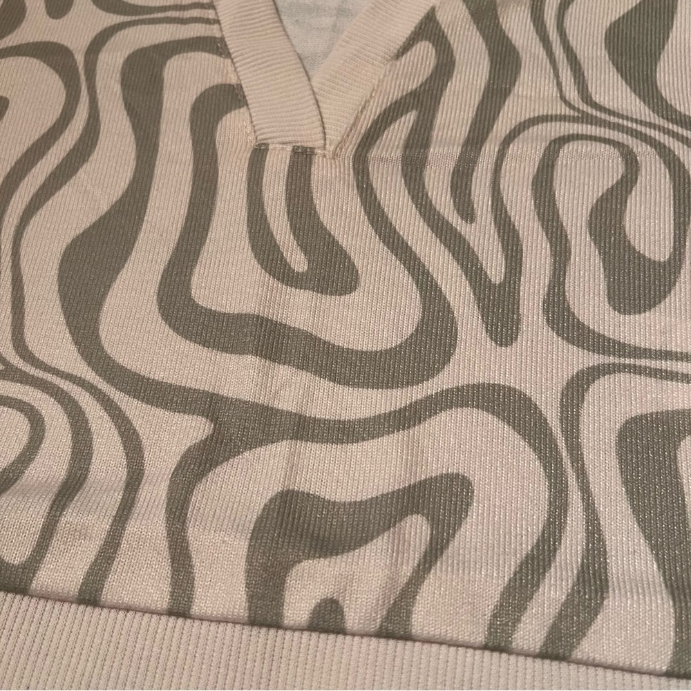 SHEIN Green Print Collared V-Neck Tank Crop Top - Picture 6 of 10